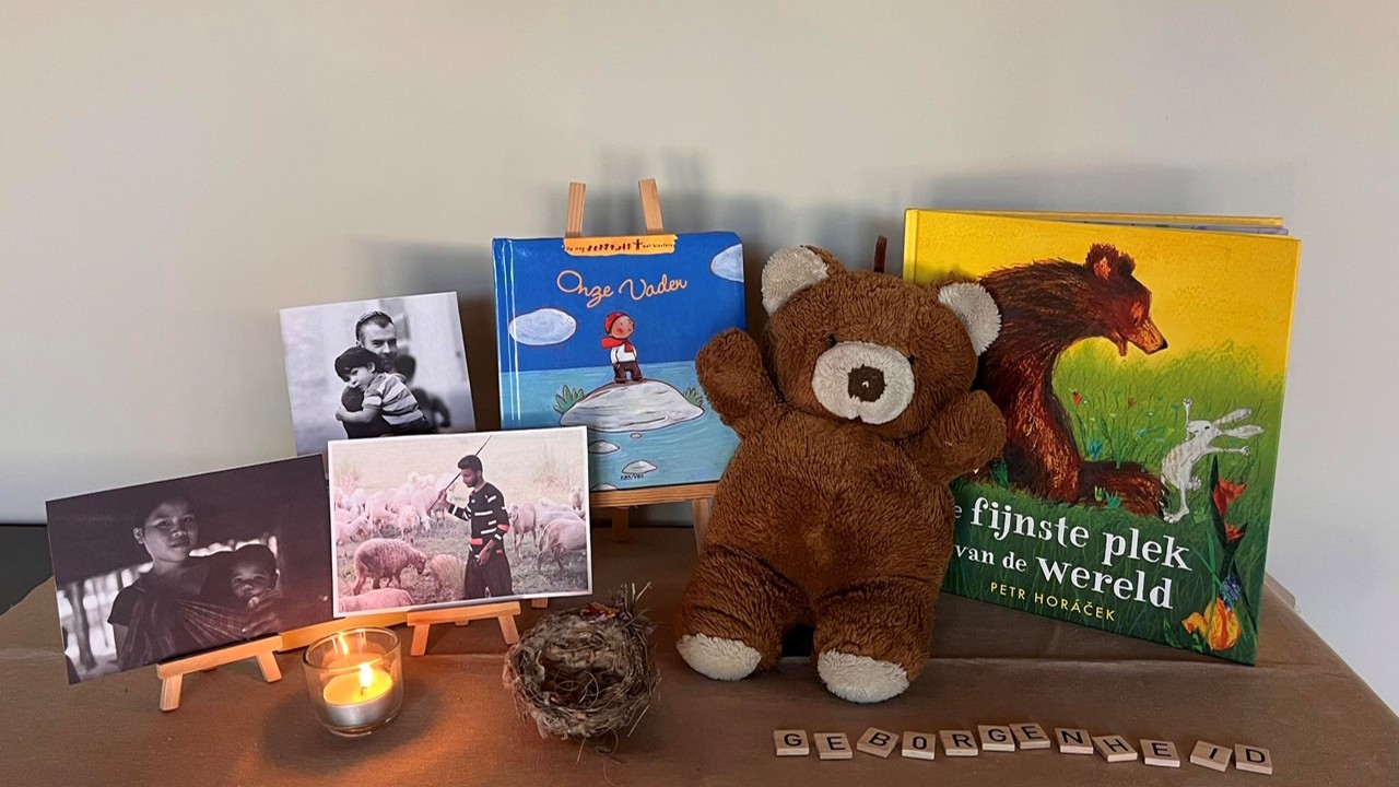 TUSSEN ZOEKEN EN VERTROUWEN Geborgenheid