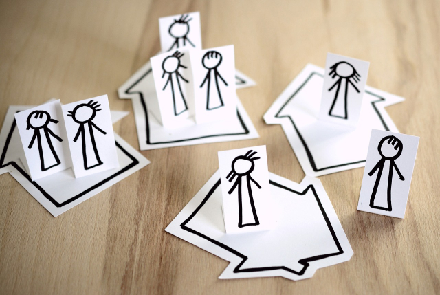 https://pixabay.com/nl/photos/familie-sociale-afstand-4937226/