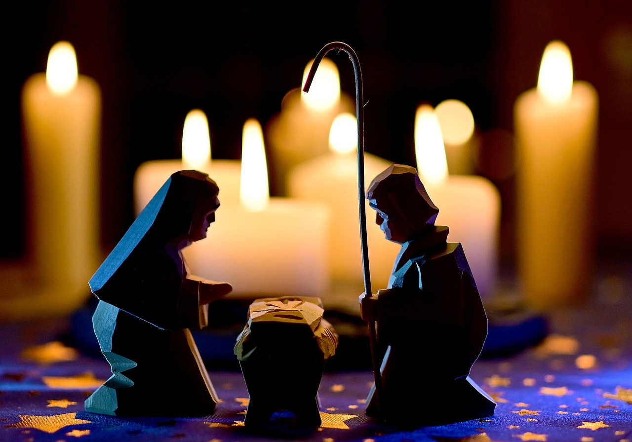 https://pixabay.com/nl/photos/kerstmis-heilige-familie-kerststal-3882218/